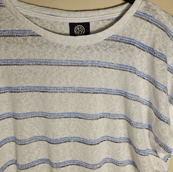 Bobeau blue and white stripped shirt with tie detail on the side size XL. - Picture 5 of 13